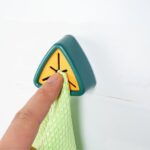 5 db öntapadó vízálló tartó készlet Push Free rendszerrel konyhai vagy fürdőszobai törölközők tárolására, falra szerelhető, 5 x 2,3 cm, zöld - Kép 4
