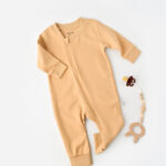 Hosszú - LEAVED ZIPPER JAPSUB ÉS HOSSZÁGOK - 100%organikus pamut - Mustár, BabyCosy (Méret: 9-12 hónap)