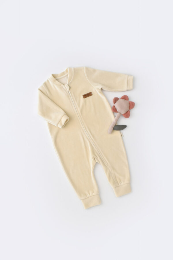 Hosszú ujjú jumpsuit és cipzár 80% organikus pamut és 20% poliészter -krém, babycosy (méret: 12-18 hónap)