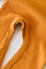 Hosszú ujjú jumpsuit és hosszú nadrág organikus és modális pamutból - BabyCosy mustár (méret: 18-24 hónap) - Kép 2