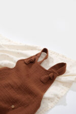 Nyári jumpsuit muszlinzsebekkel, babycosy, 100% organikus pamut, tégla (méret: 9-12 hónap) - Kép 4
