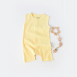 Ujjatlan jumpsuit és rövidnadrág - 100% organikus pamut - sárga, babycosy (méret: 18-24 hónap)