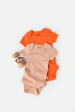 2 Baby Unisex szerves és modális pamut-szúrós/őszibarack, BabyCosy (méret: 3-6 hónap) halmaza.