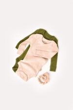 Állítsa be a 2 testet hosszú ujjú unisex organikus és modális pamut-zöld/elpirulással, babycosy (méret: 6-9 hónap)