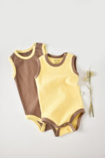 Állítson be 2 testet ujja nélkül ribaána baba unisex organikus pamut és 5%elasztán-vanília/barna babycosy (méret: 3-6 hónap) - Kép 3