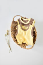 Állítson be 2 testet ujja nélkül ribaána baba unisex organikus pamut és 5%elasztán-vanília/barna babycosy (méret: 3-6 hónap) - Kép 9