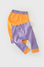 Állítsa be 2 Babana Unisex Ribana nadrágot organikus pamutban és 5%elasztánban - sárga/lila babycosy (méret: 6-9 hónap) - Kép 3