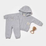 Motorháztető és nadrág dzseki készlet, két szál, 100%organikus pamut - szürke, babycosy (méret: 6-9 hónap)